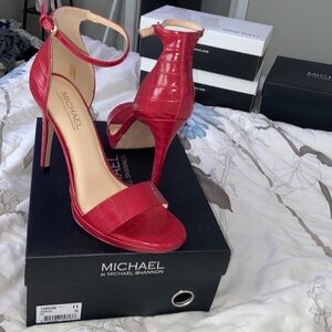 Sz 11 Embossed Leather Sandal